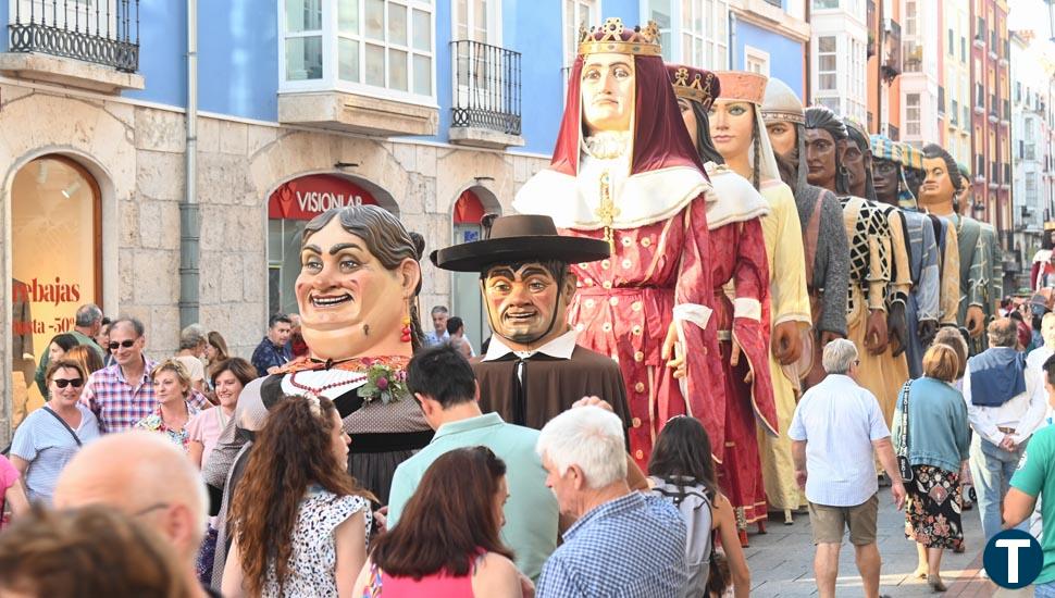 Más de 125 gigantones, gigantillos y cabezudos de siete comunidades recorren las calles de Burgos