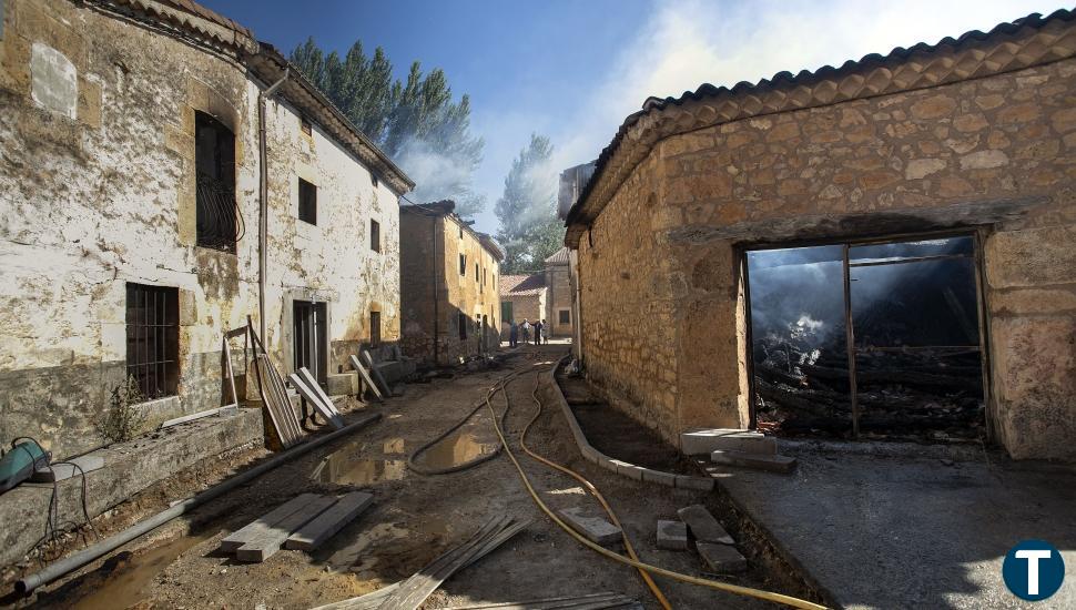 El incendio de Quintanilla de Coco provoca la evacuación de cinco localidades y se mantiene a 30 kilómetros de La Rioja   