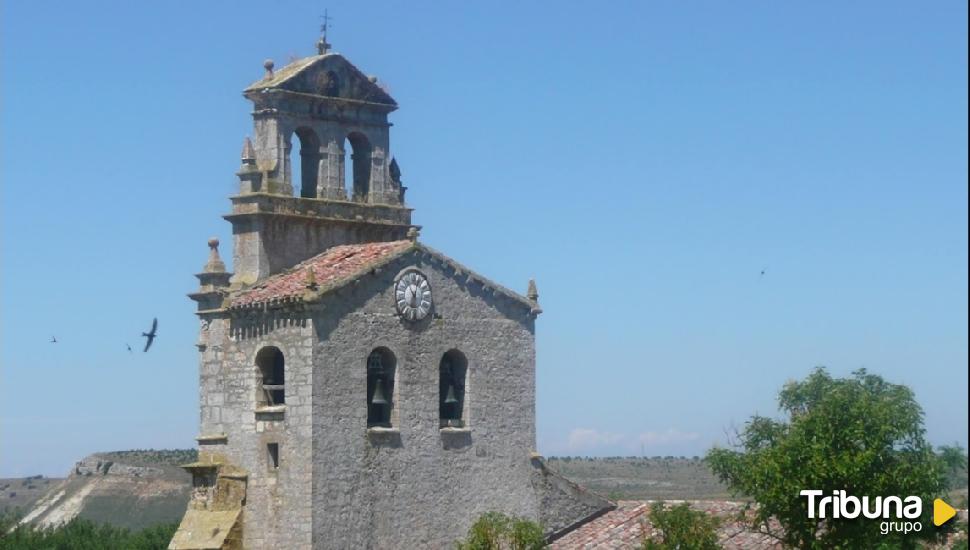 Una treintena de vecinos, al rescate de un retablo y de un reloj de campanario