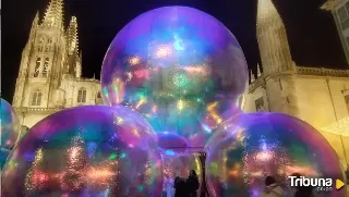 'Evanescent' ilumina la plaza del Rey San Fernando y da la bienvenida a la Navidad burgalesa