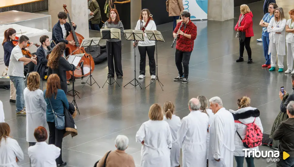 El hall principal del HUBU acoge un concierto navideño de la OSCyL Joven