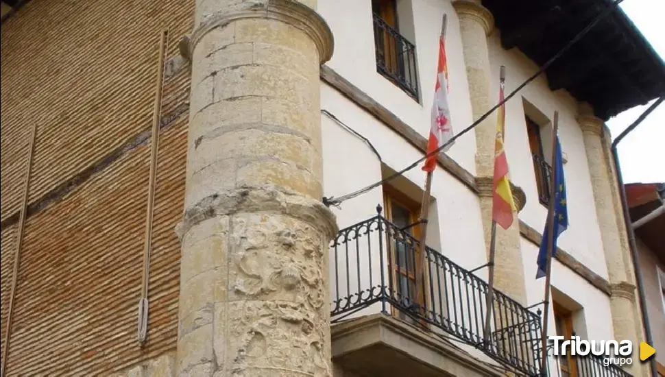 Queman varias banderas en el Ayuntamiento de Treviño y colocan la ikurriña