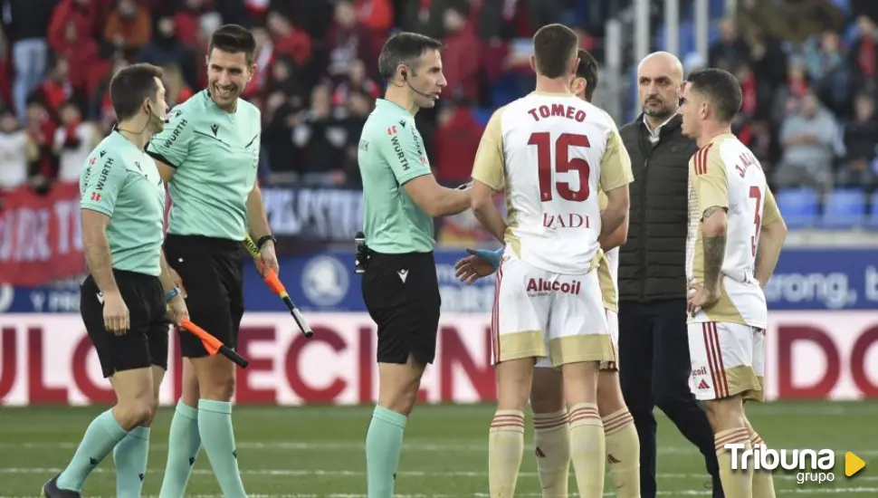 El Huesca supera a un Mirandés que sufre dos expulsiones antes del descanso (1-0)